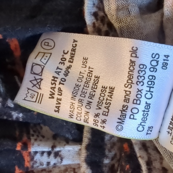 T-shirt in a stretchy material, snake-print black, off-white and orange - Picture 9 of 9